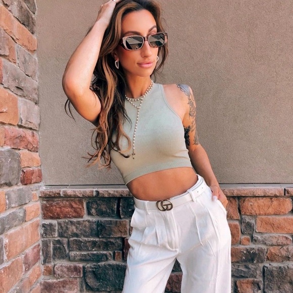 White Fox Boutique Your Vibe Seamless Tank Sage Size S/M - Picture 4 of 7